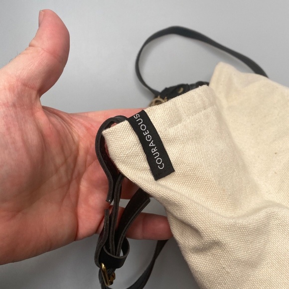 Courageous Women's DSM Half Marathon Shoulder Tote Bag with Pouch Accessory - Picture 9 of 13